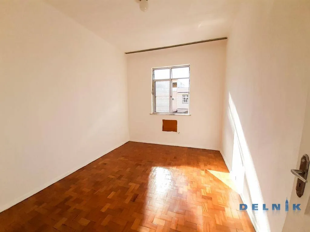 Apartment on the 2nd floor with wood or laminate floors — photo 9