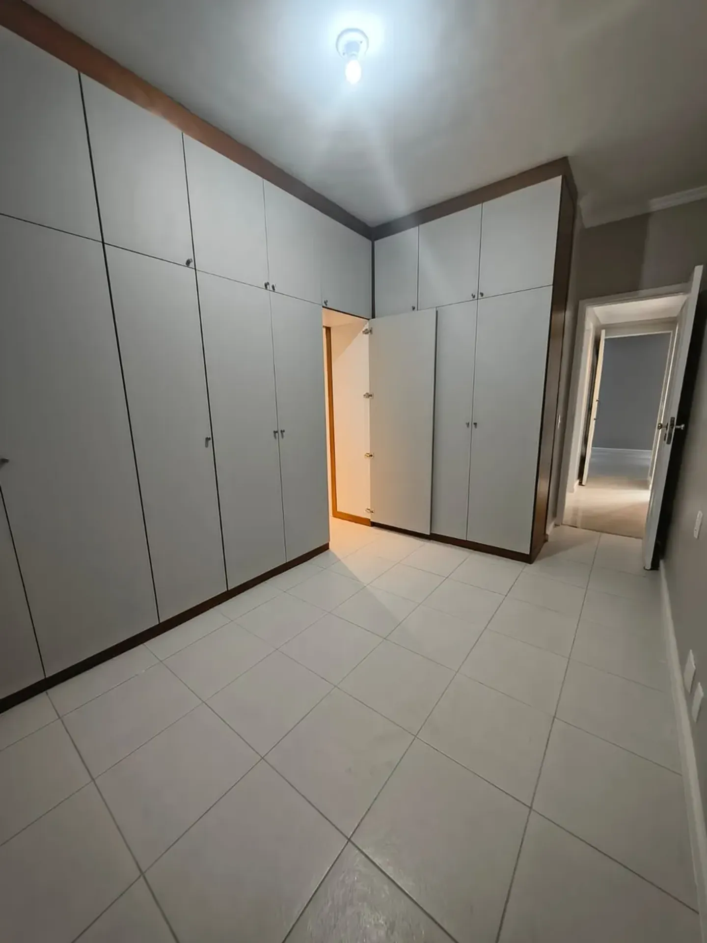 3-bedroom apartment with 3 bathrooms and glass balcony — photo 24