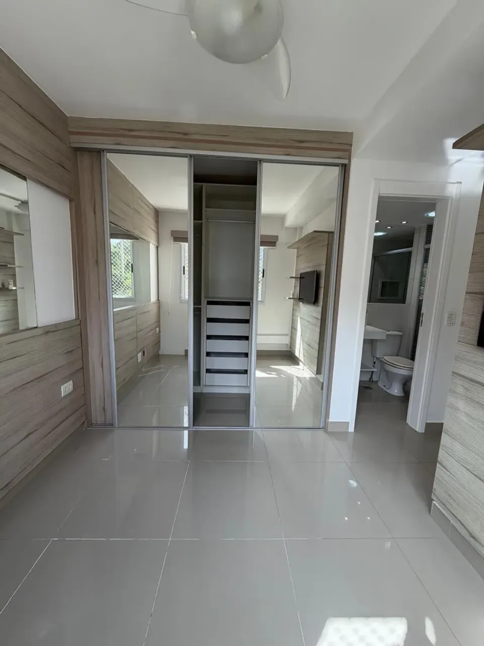 4-bedroom apartment with a closed-in balcony — photo 14