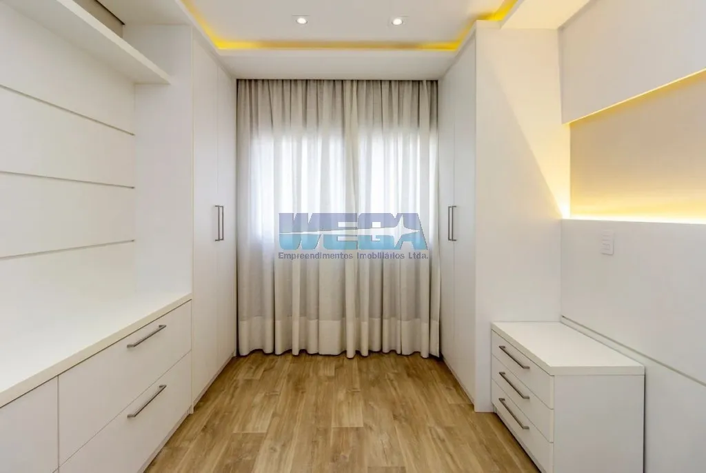 Apartamento com 4 quartos e varanda de vidro fechada — photo 30
