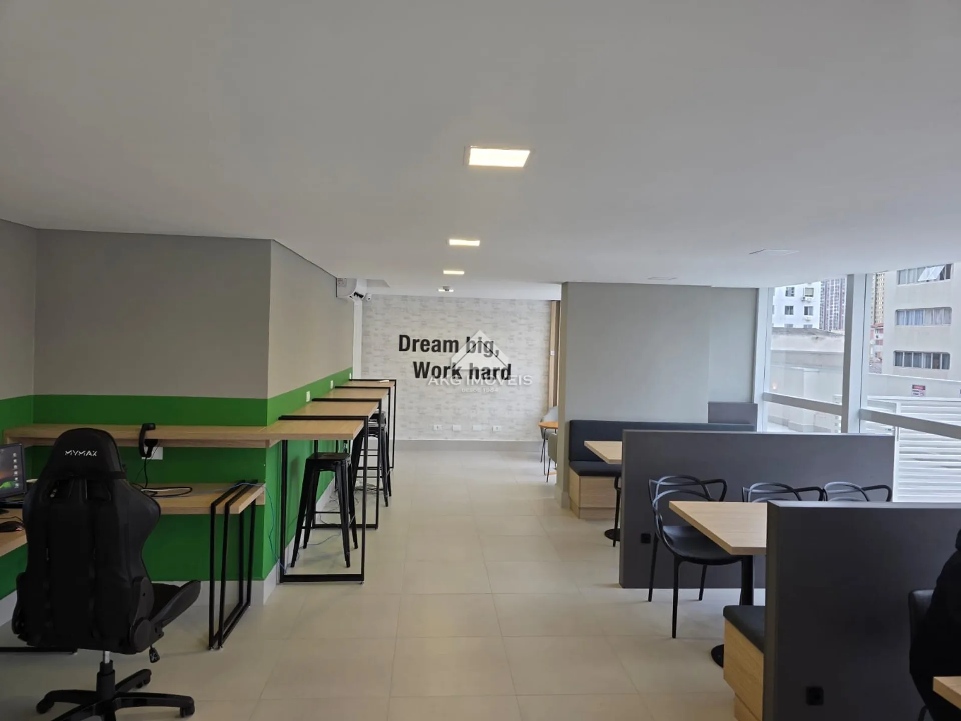 Apartamento de 1 dormitorio de 27 m² con balcón y parking — photo 22