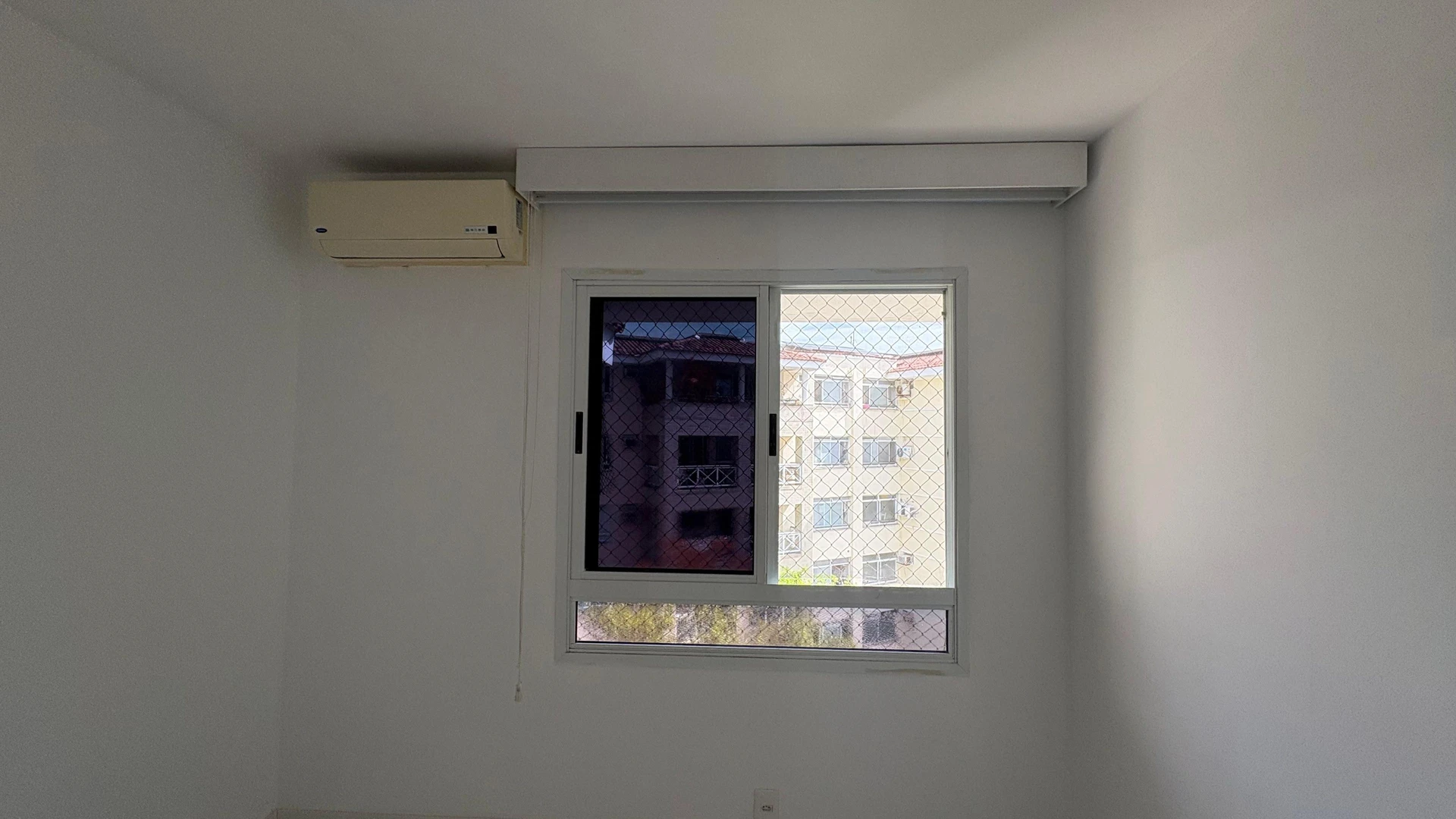 3-bedroom apartment with a glass-enclosed balcony — photo 48