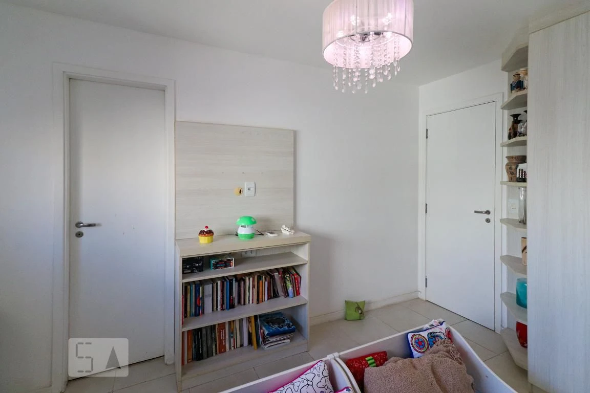 Rental apartment with 4 bedrooms and a glassed-in balcony — photo 12