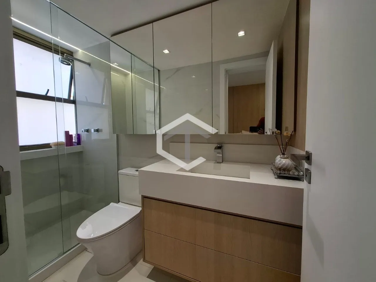 217 m² apartment with a mountain view and a private pool — photo 82