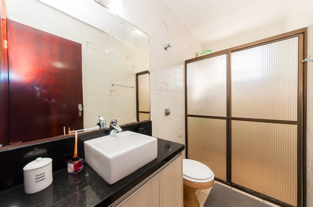 3-bedroom house with a bathtub in Curitiba — photo 23