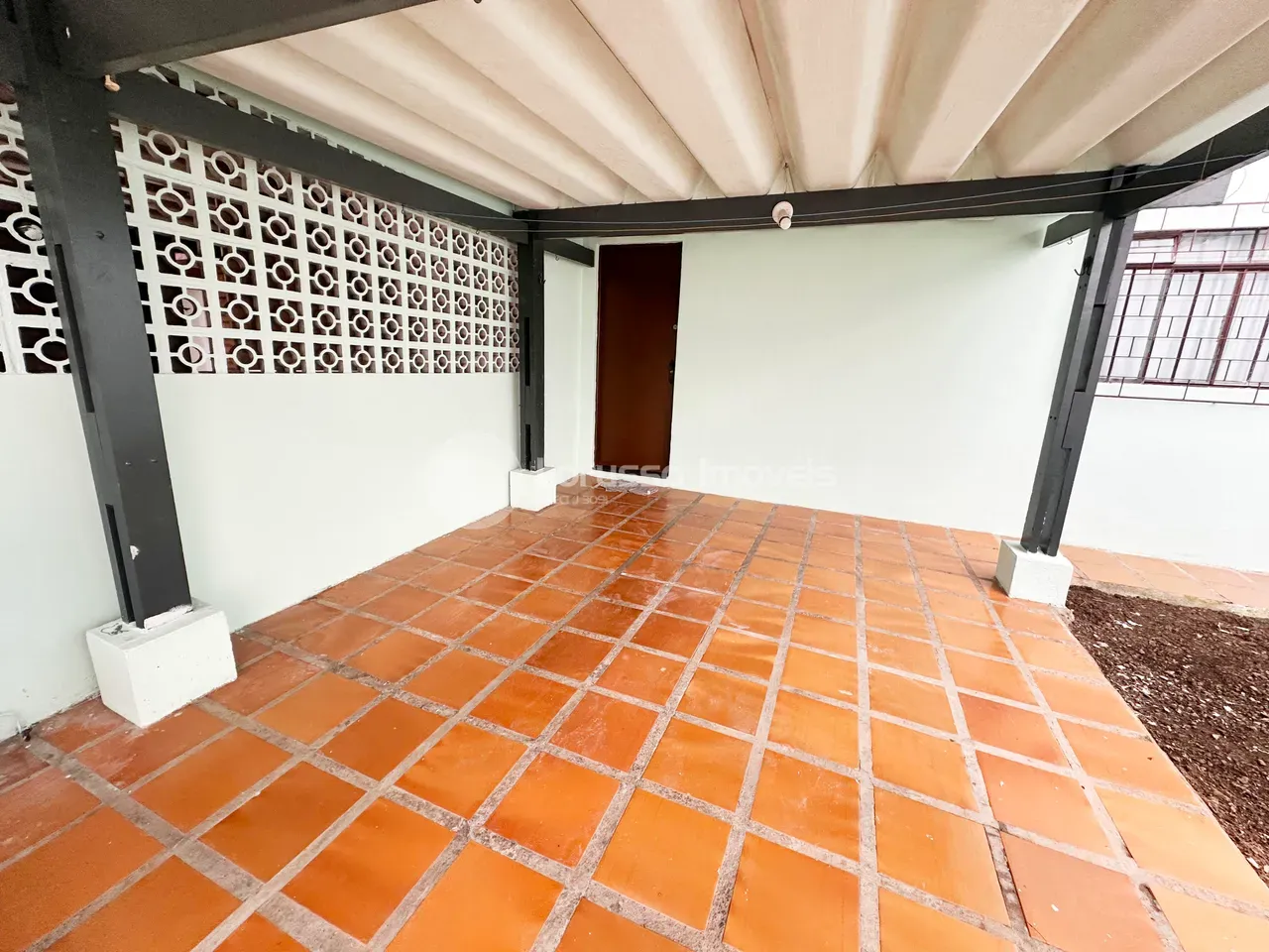 3-bedroom house with a home office — photo 3