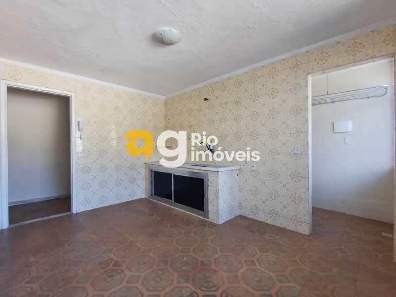 Condominium townhouse with 2 bedrooms and tiled flooring — photo 9