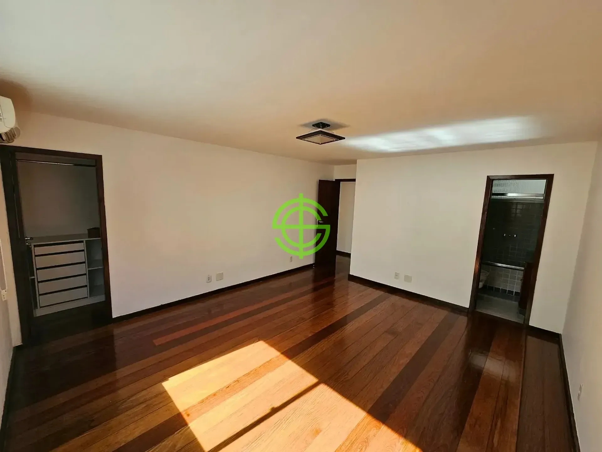 Apartamento com 3 quartos, 4 banheiros e cozinha fechada — photo 26