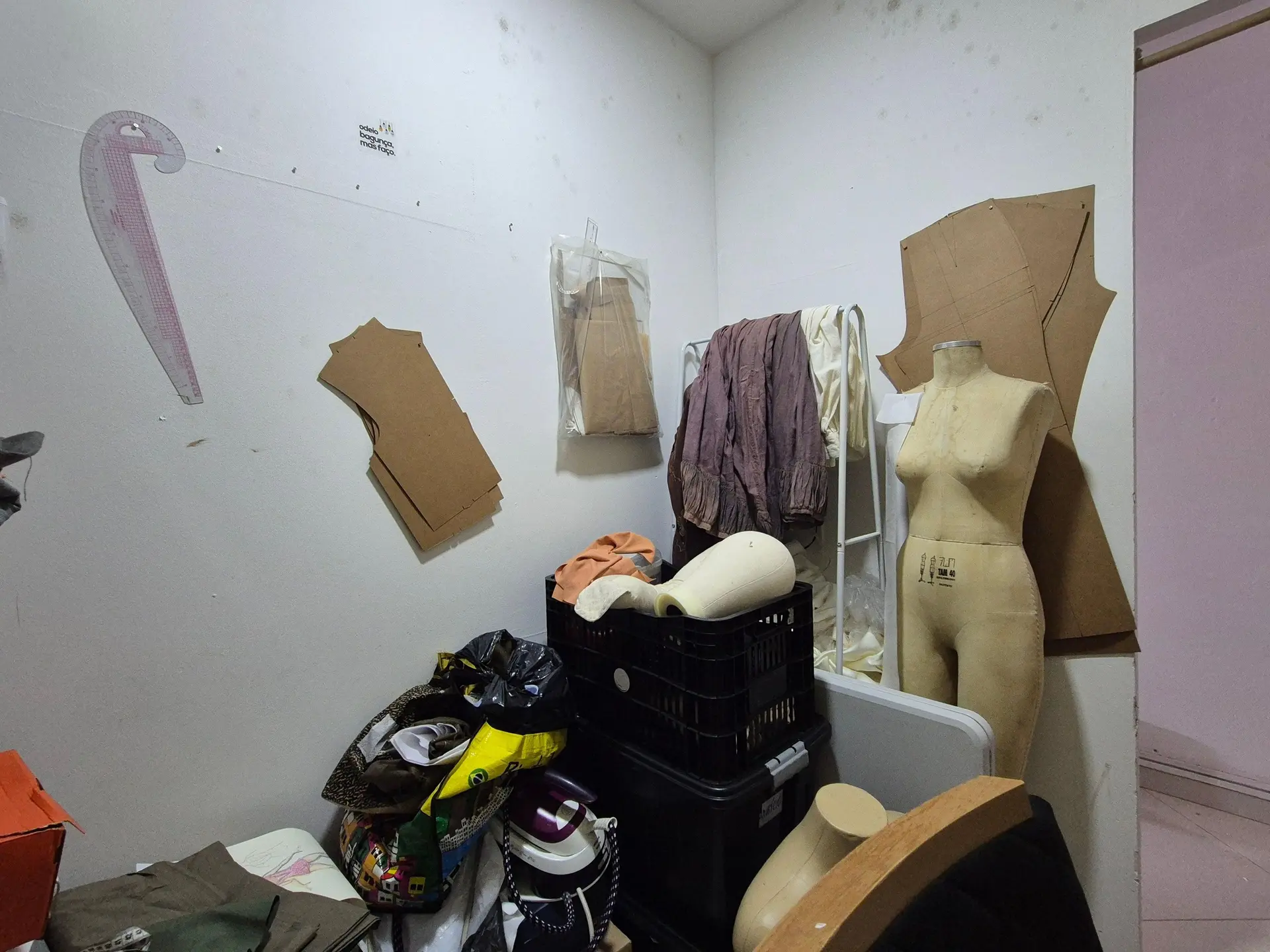 Furnished house with 2 bedrooms, 1 en-suite, no parking — photo 17