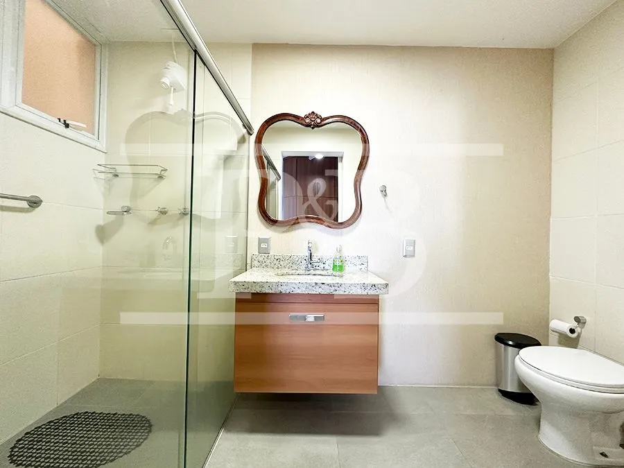 2-bedroom, 2-bath apartment with a separate kitchen — photo 9