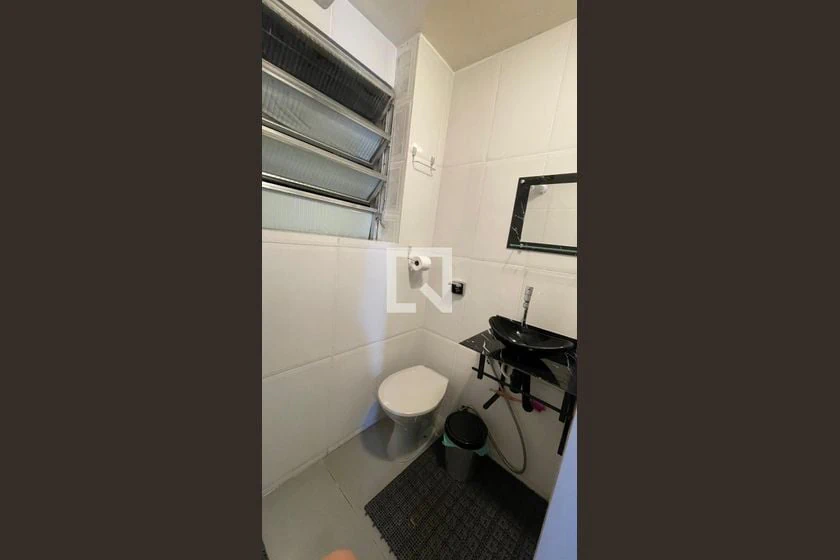 Furnished 1-bedroom apartment with a compact kitchenette — photo 2