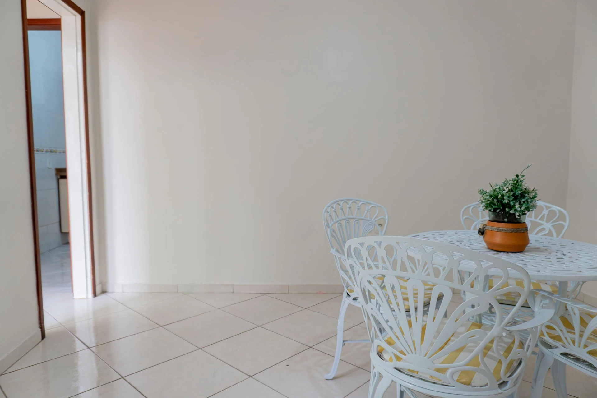 Apartment with 2 bedrooms and a balcony — photo 21