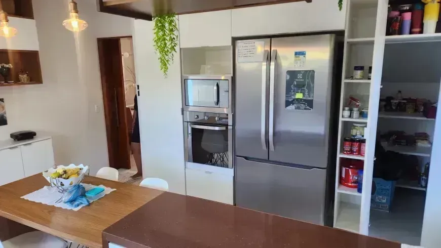 House with 5 bedrooms and an open-plan kitchen — photo 20