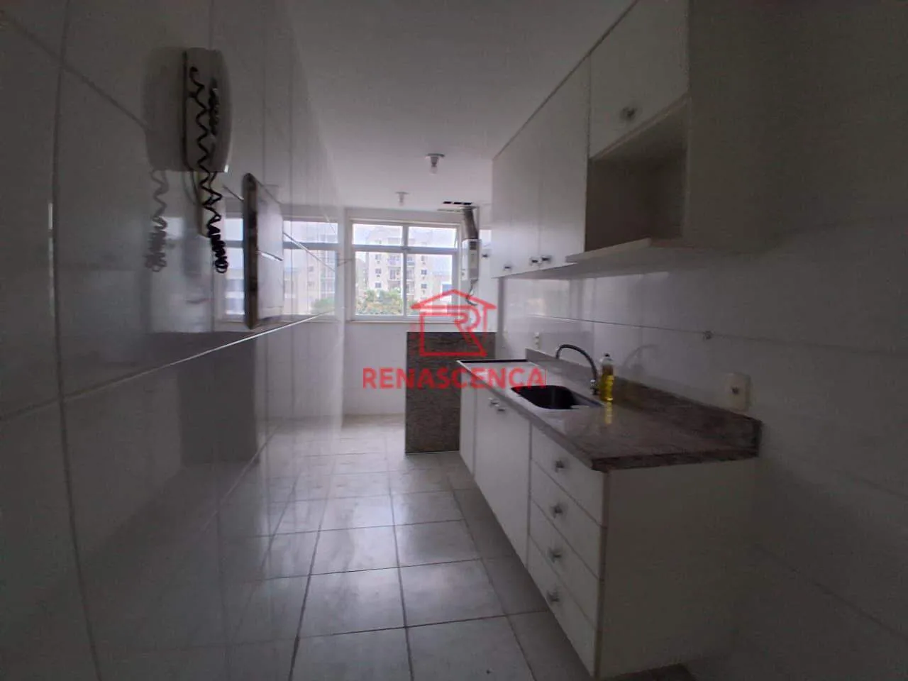 Apartamento de 2 dormitorios con vistas a la ciudad y montañas — photo 2