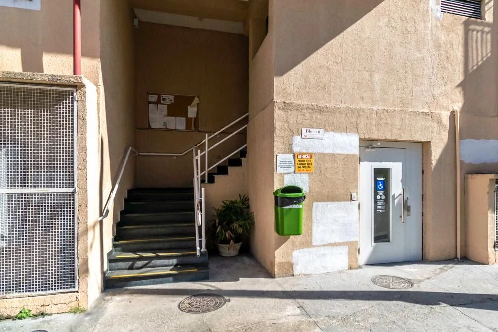 Apartamento de 2 quartos em condomínio com piscina — photo 30