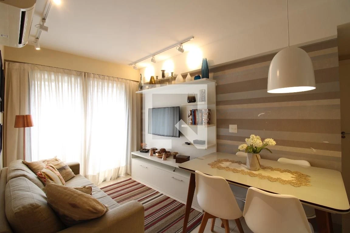Furnished 2-bedroom apartment with glass balcony — photo 39