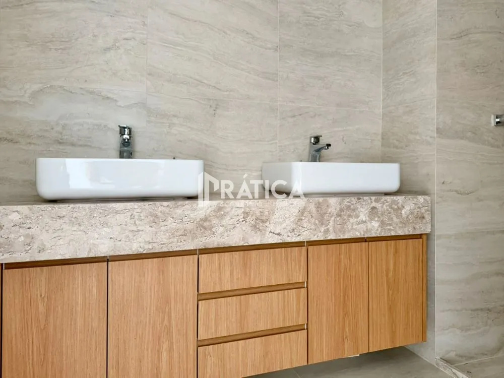 4-bedroom apartment in a building with an indoor pool — photo 11
