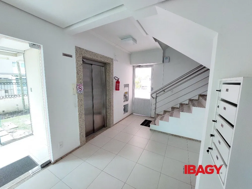 Furnished apartment with 3 en-suite bedrooms — photo 25