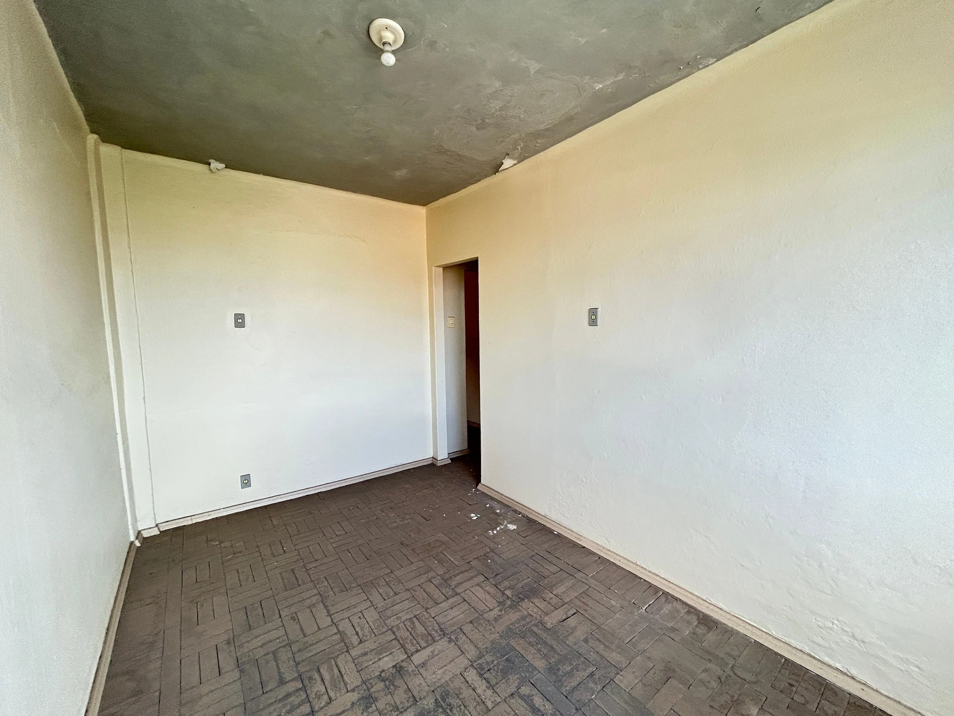 Apartamento sin amueblar con 1 dormitorio y suelo cerámico — photo 11