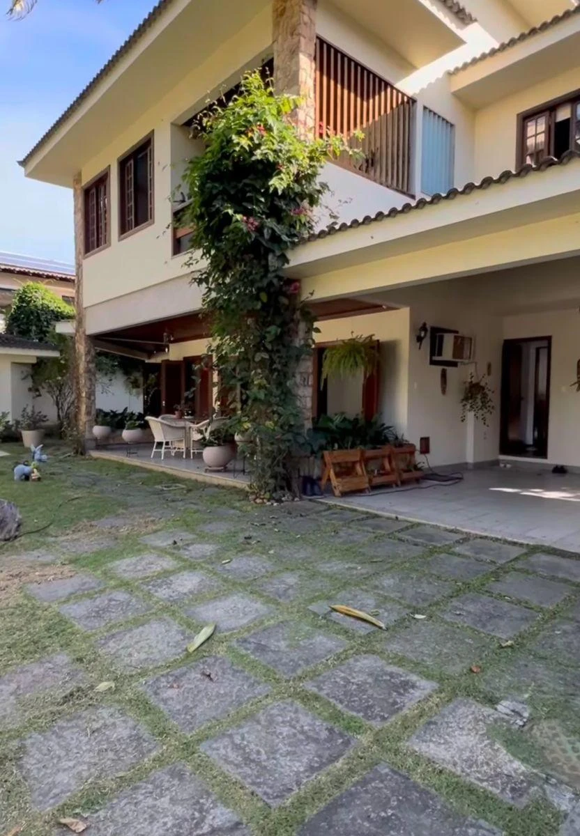 600 m² house with 5 en-suite bedrooms and balcony grill — photo 15