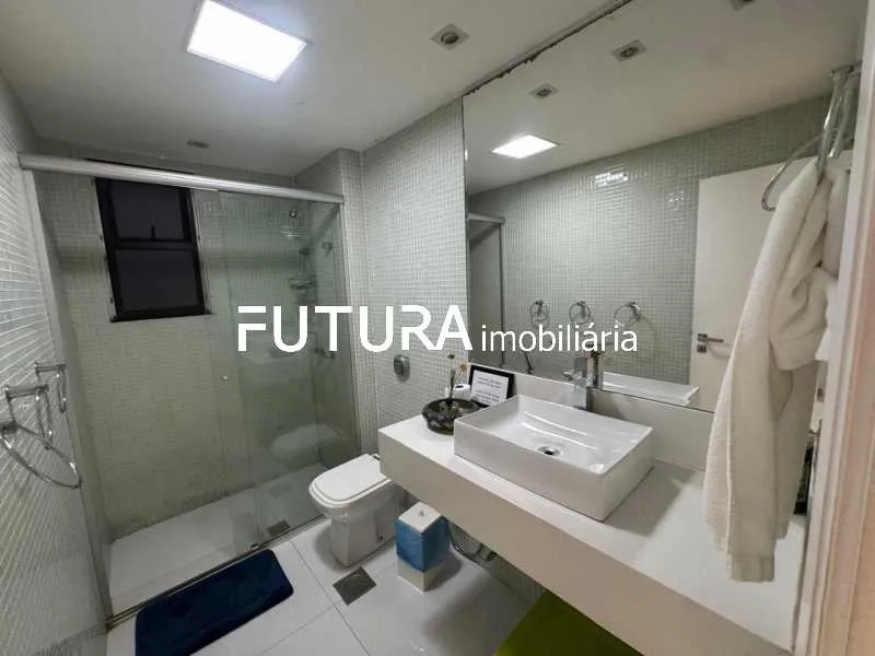 Furnished apartment with glass balcony and 2 bedrooms — photo 23
