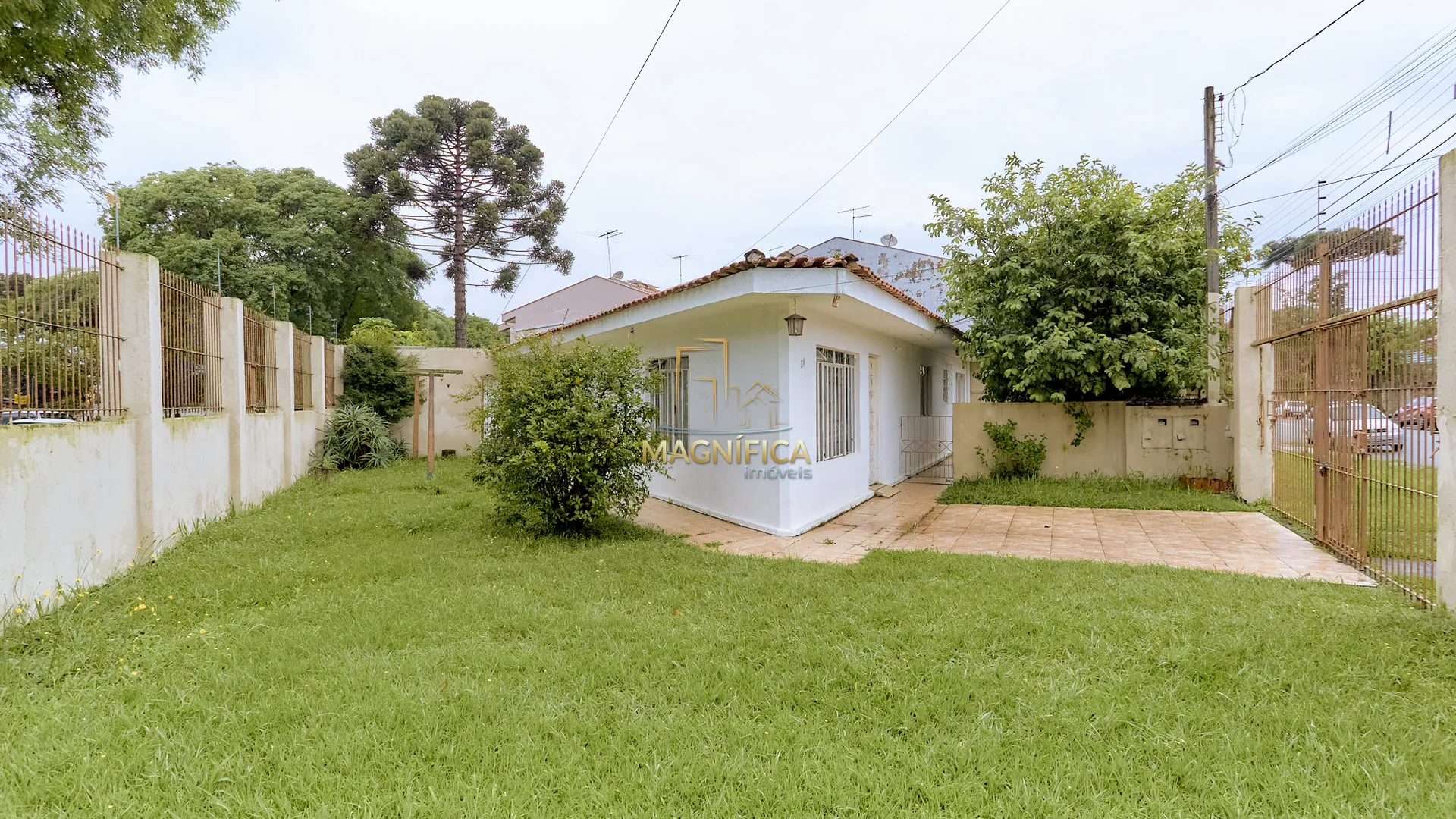 House with 3 bedrooms and a private BBQ area — photo 22