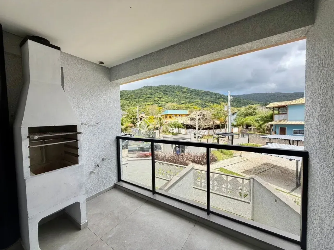Apartamento mobiliado com cozinha aberta e 2 quartos, 120 m²