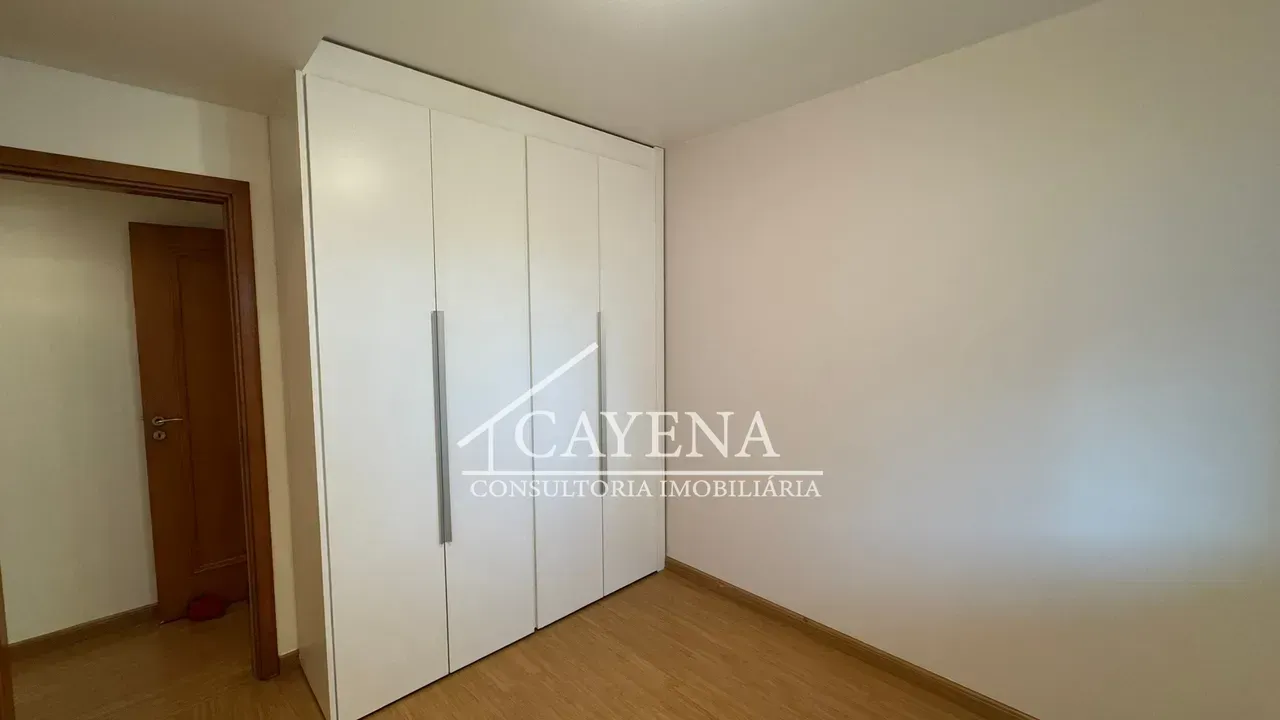 Furnished 4-bedroom apartment with glazed balcony — photo 15