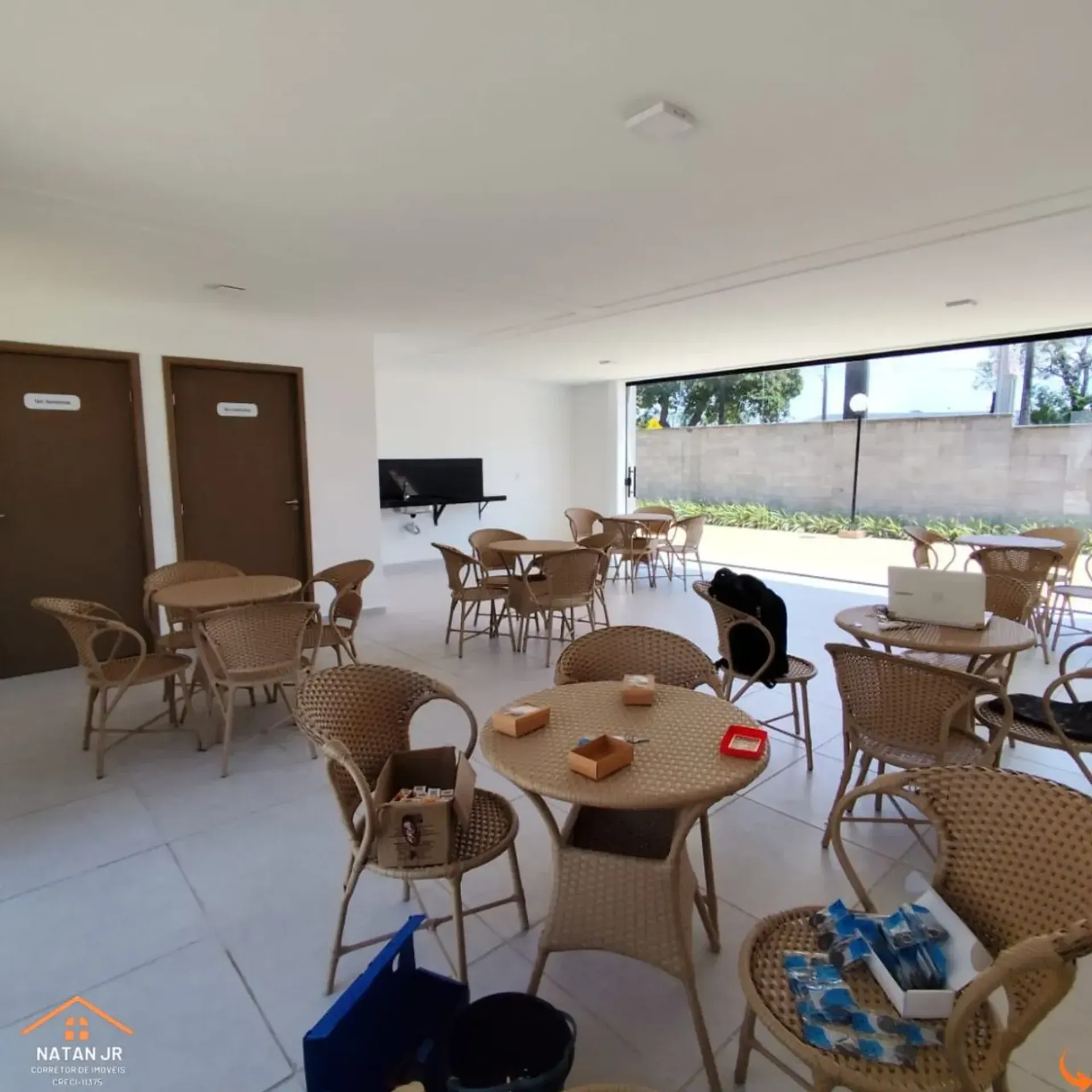 2-bedroom apartment in a building with a gym — photo 13