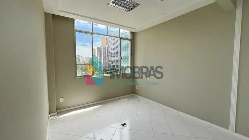 One-bedroom apartment with a park view — photo 11