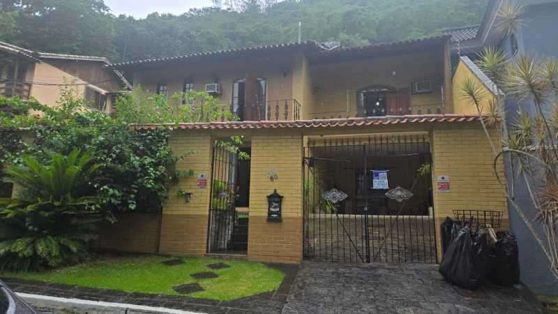 House with 4 bedrooms and 990 m² plus a private BBQ — photo 3
