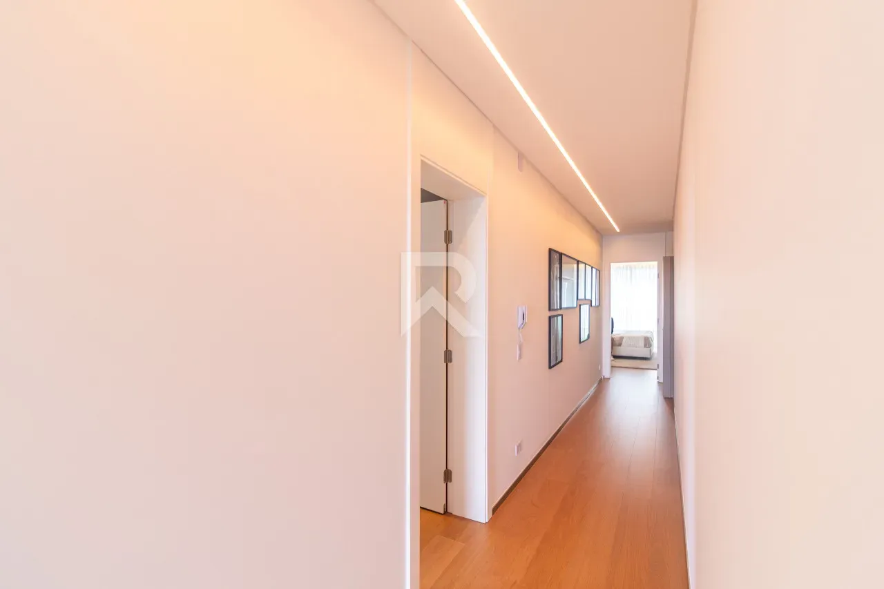 Apartment with 3 en-suite bedrooms and open kitchen — photo 18