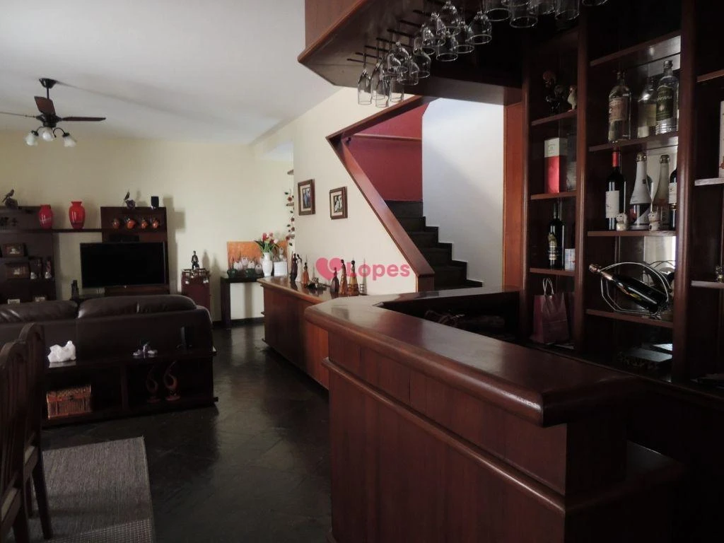 Mountain view in a 4-bedroom house, 431 m²