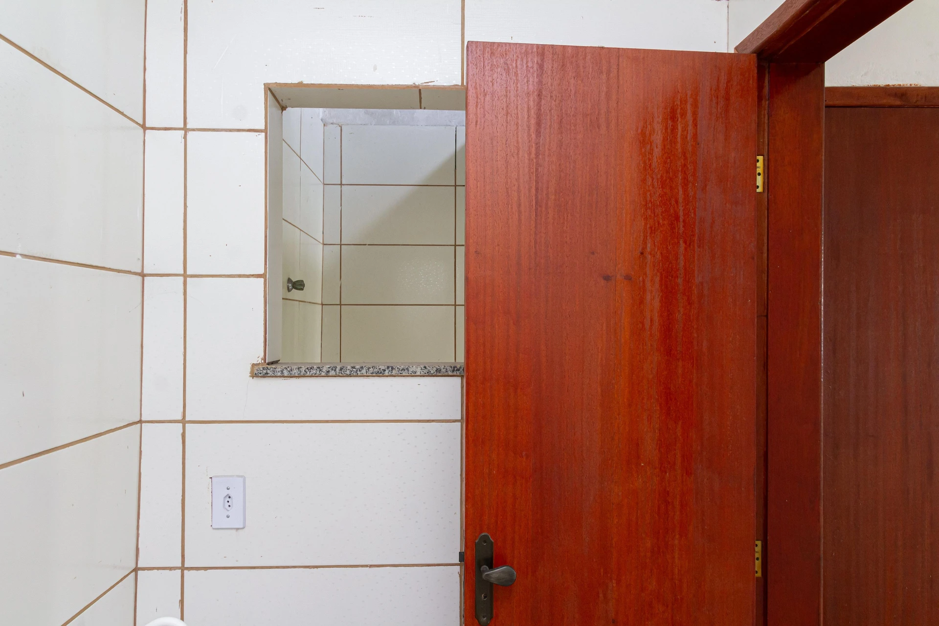 Unfurnished studio rental with private garden and 1 suite — photo 31