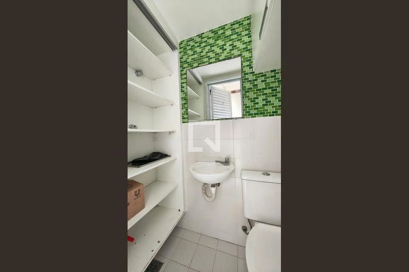 2-bedroom apartment in a building with a gym — photo 32