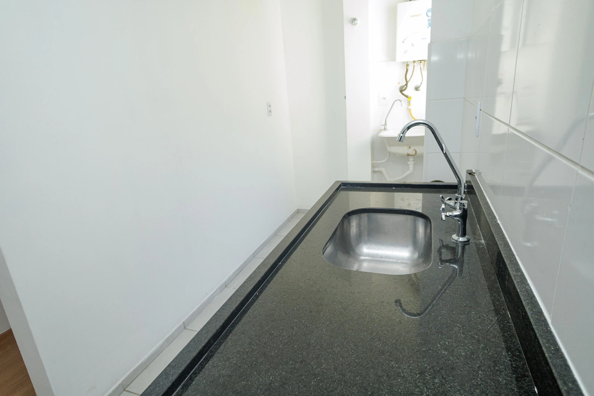 Unfurnished 2-bedroom rental apartment with 1 parking spot — photo 8
