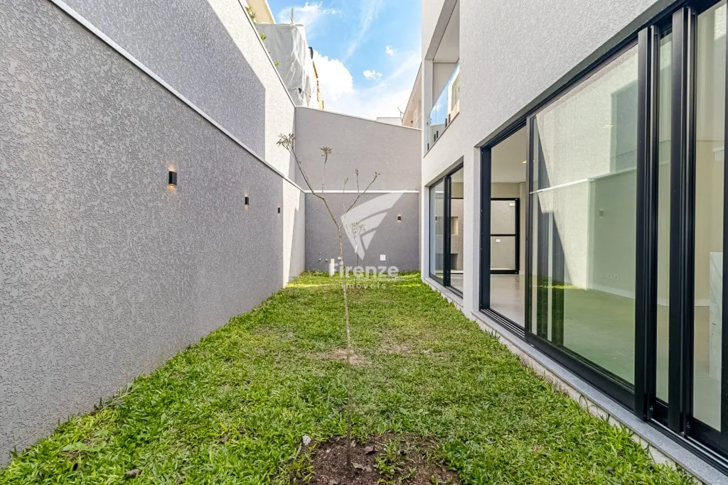 Furnished house with 4 bedrooms and 320 m² — photo 103