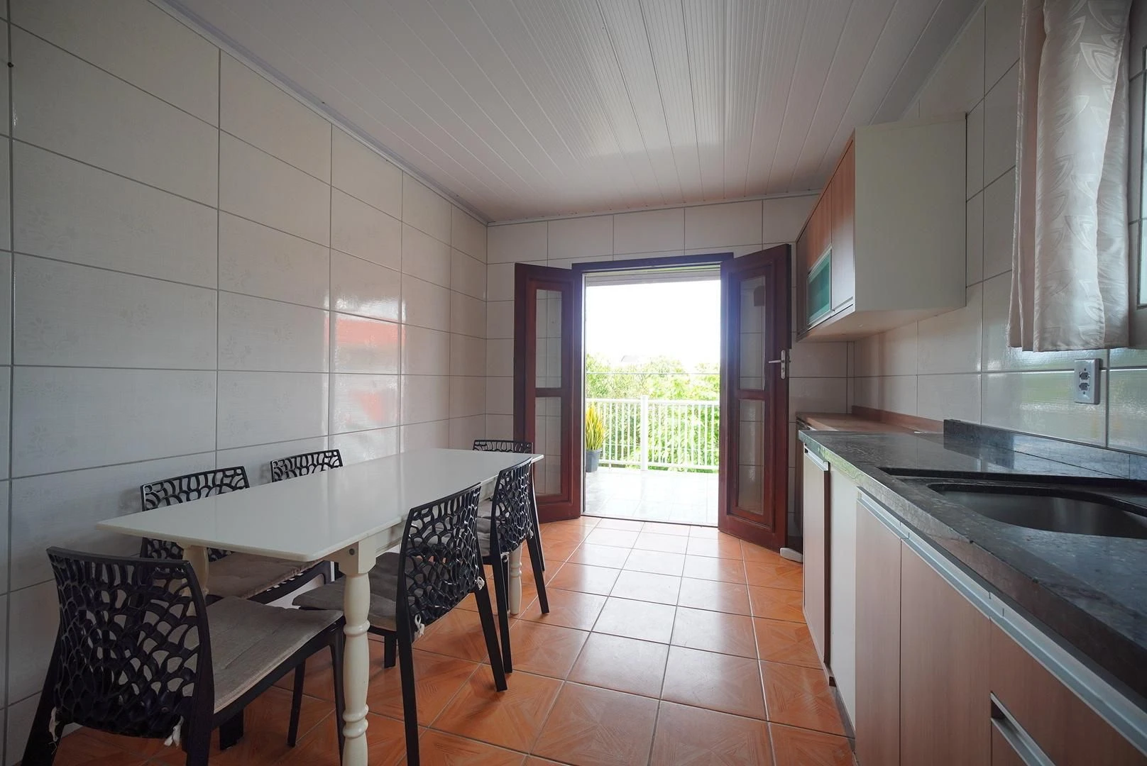 3-bedroom house with a washing machine — photo 10