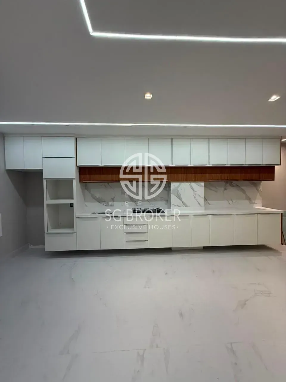 154 m² apartment with 2 bedrooms and a balcony — photo 10