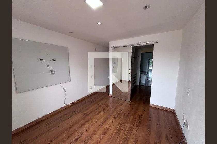 House with 4 en-suite bedrooms, 329 m² and 3 parking — photo 3
