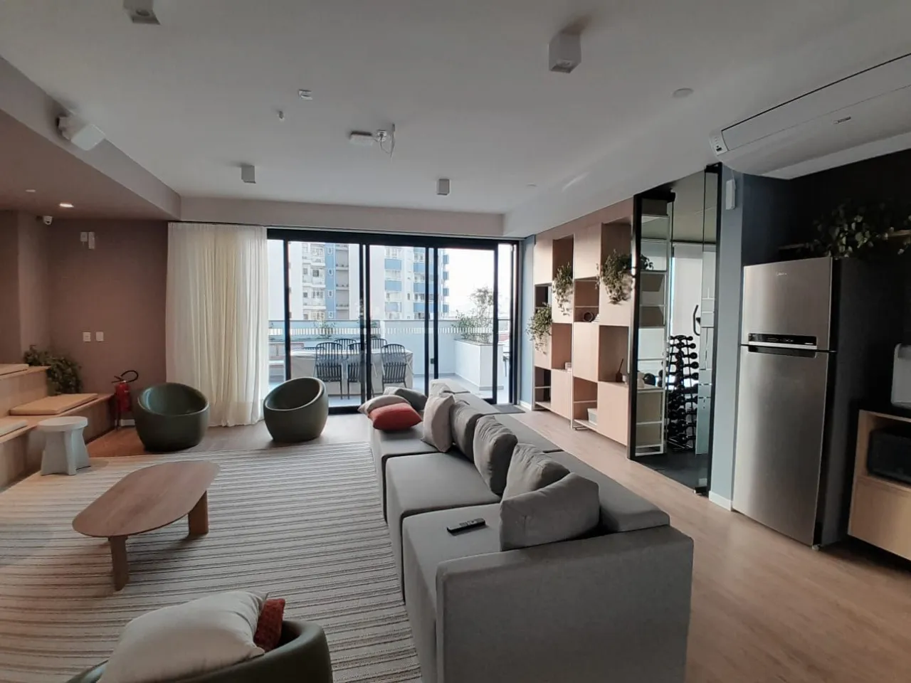 One-bedroom apartment with a mountain view in Florianópolis — photo 11