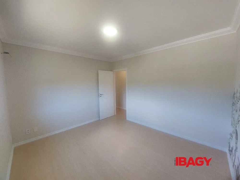 Furnished house with 5 bedrooms on 5200 m² — photo 72