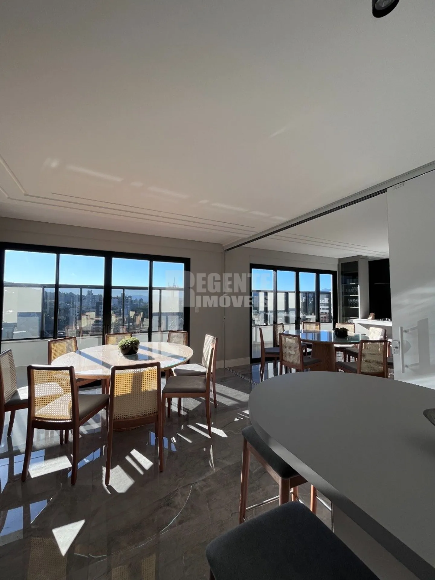 Apartamento amueblado de 2 dormitorios con balcón — photo 37