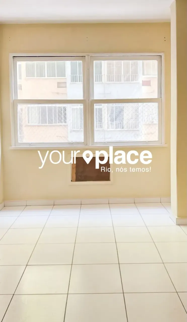 1-bedroom apartment with a glass-enclosed shower — photo 3