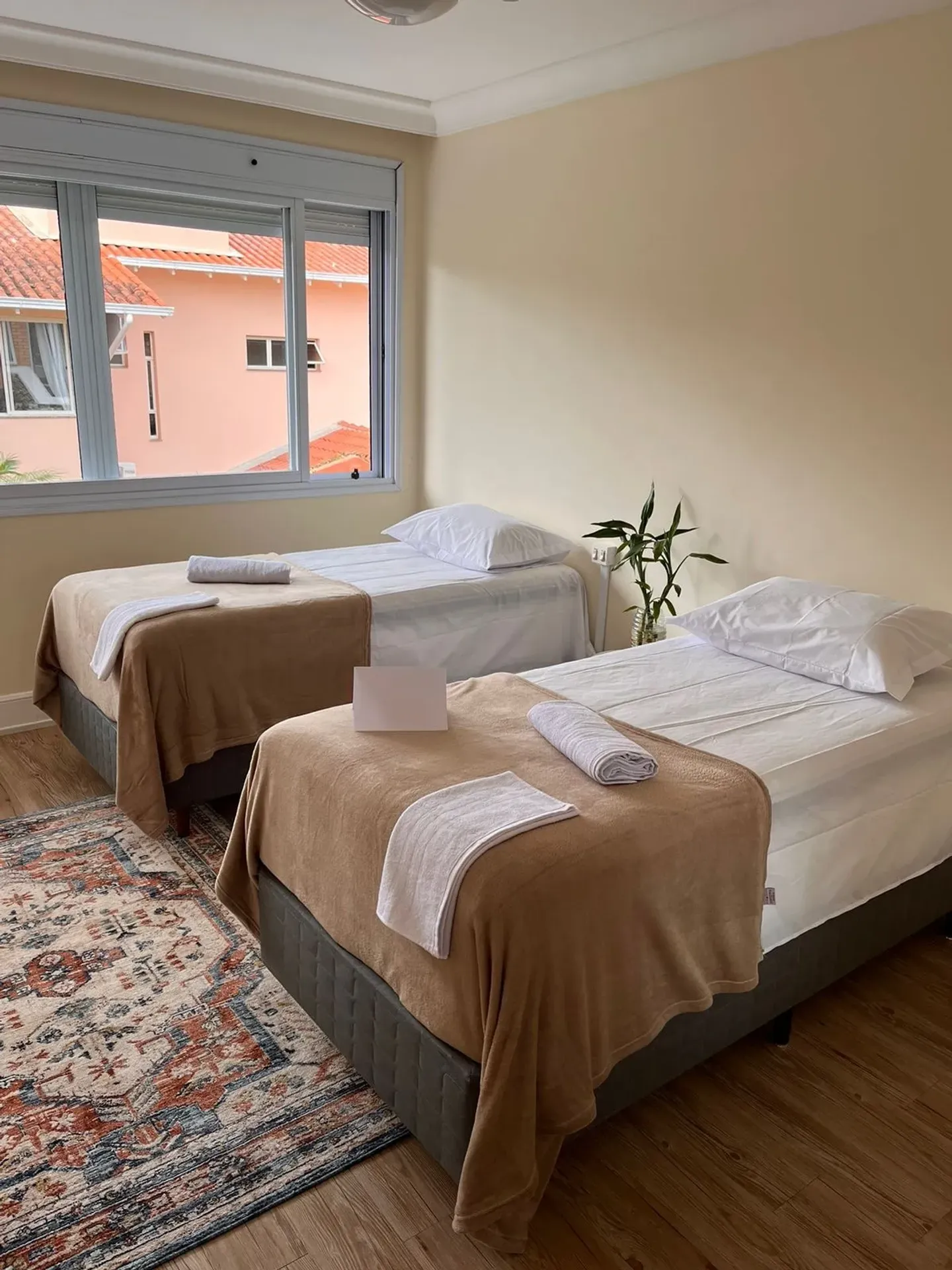 Furnished house with 5 en-suite bedrooms — photo 29