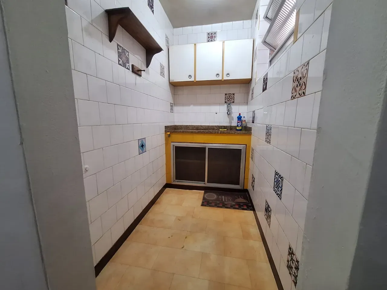Apartment on the 1st floor with wood or laminate floors — photo 4