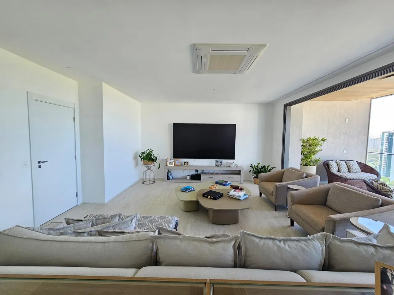 231 m² apartment with 3 bedrooms and 5 bathrooms — photo 4