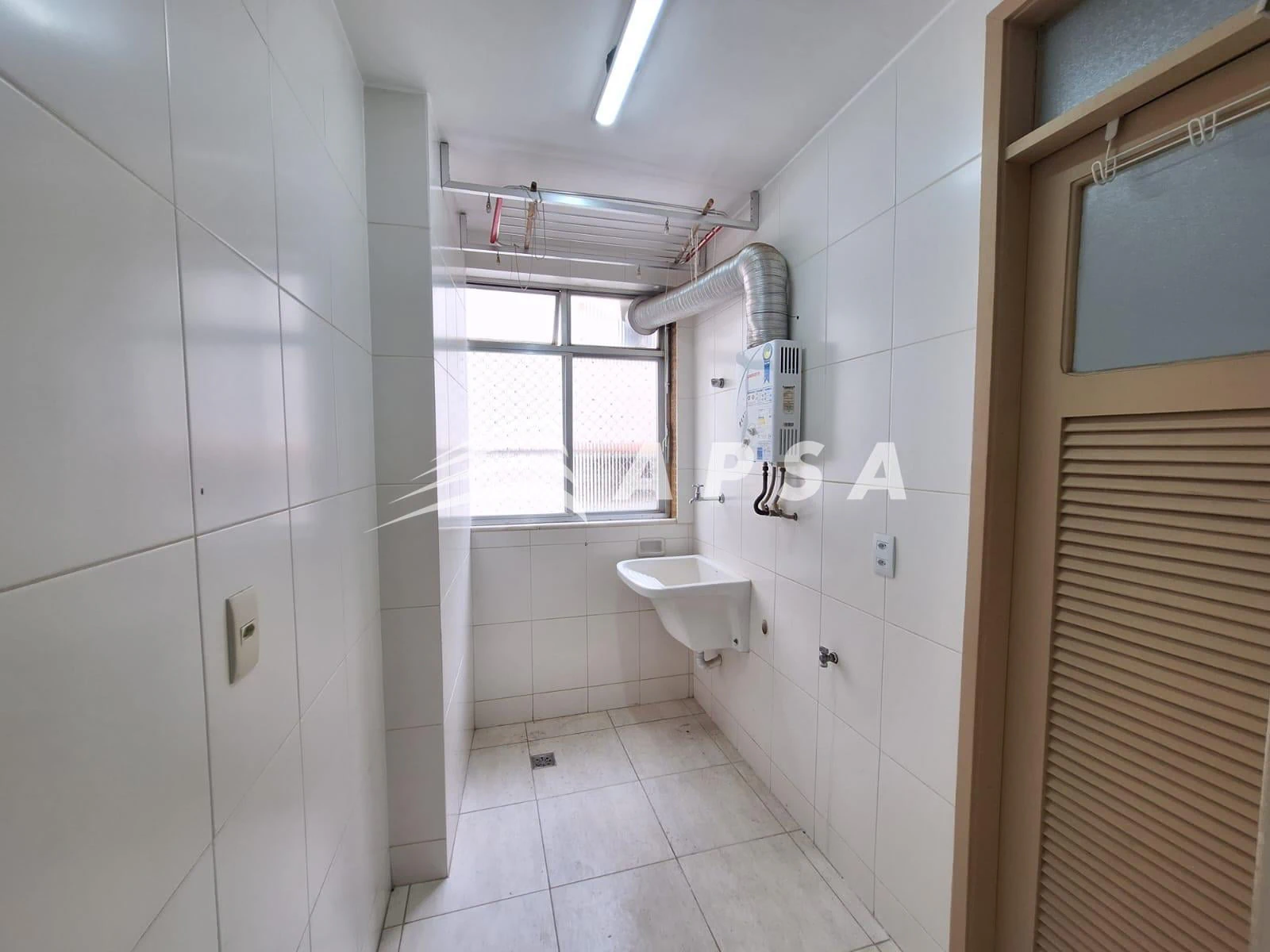 Деревянный пол или ламинат и 2 спальни: квартира 80 м² — photo 11