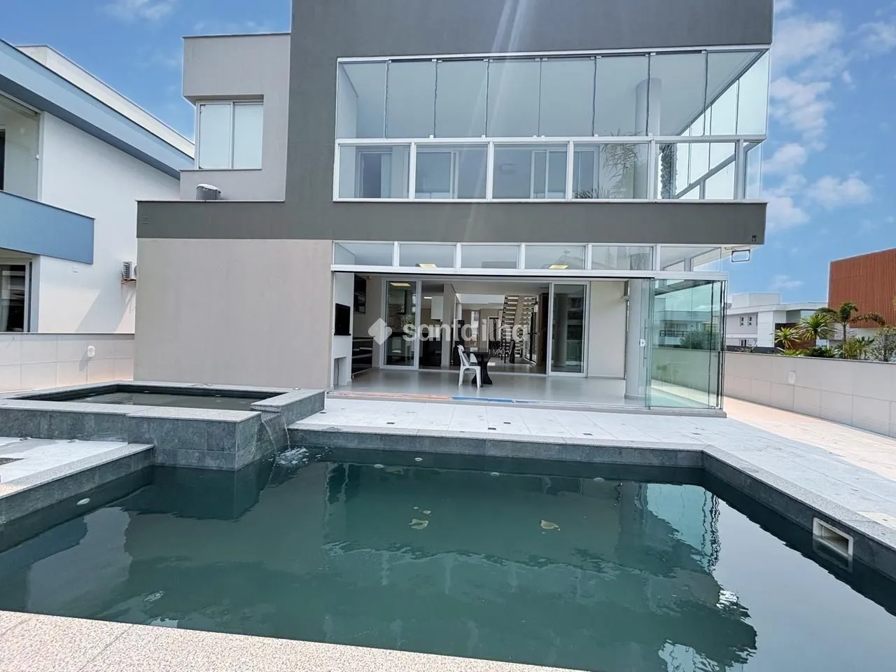 5-bedroom house with a water view — photo 30