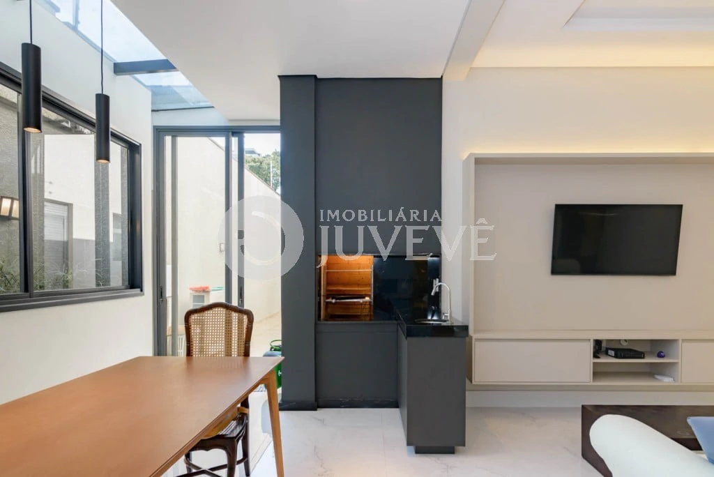 Furnished apartment, 104 m², with a glass-enclosed balcony — photo 21